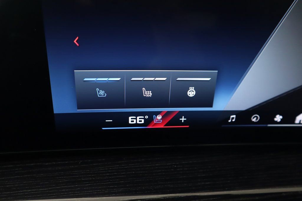 New 2025 BMW X7 M60i image 8