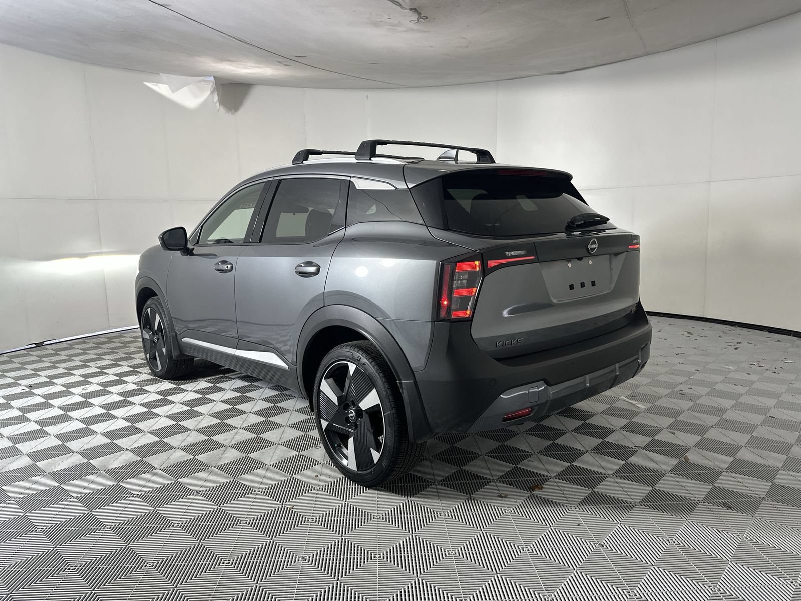 Certified 2025 Nissan Kicks SR FWD image 6