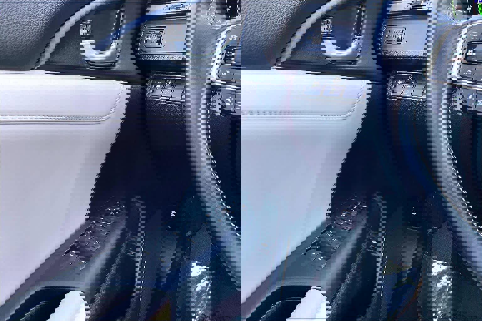 Used 2022 Honda Insight Touring image 32