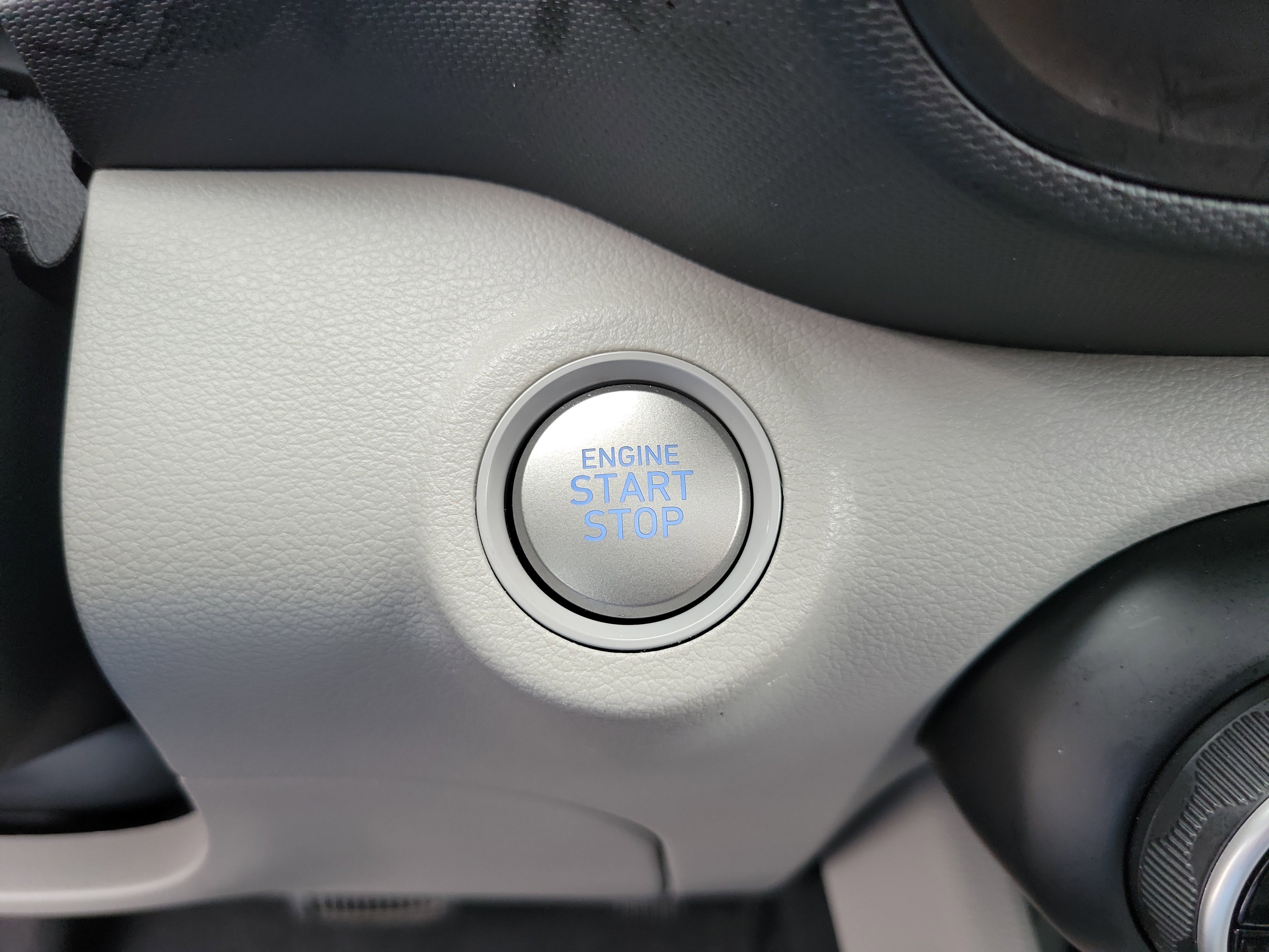 Used 2025 Hyundai Venue FWD image 23