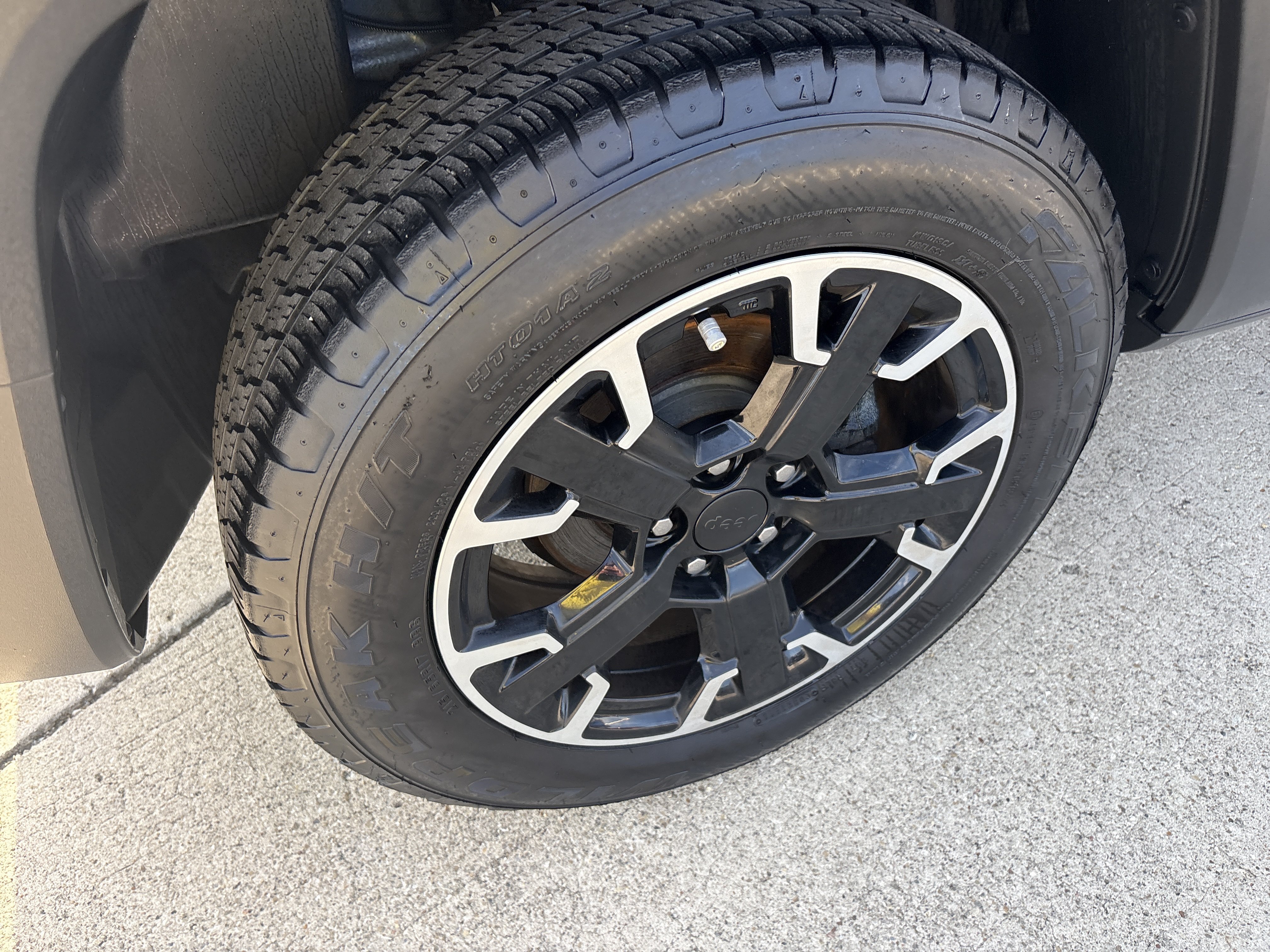 Used 2023 Jeep Renegade Latitude AWD/4WD image 6