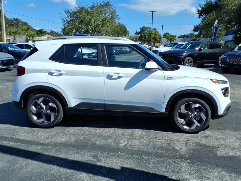 Used 2026 Hyundai Venue SEL image 5