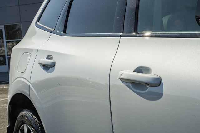 Certified 2024 Volvo XC60 B5 Plus w/ Climate Package image 17