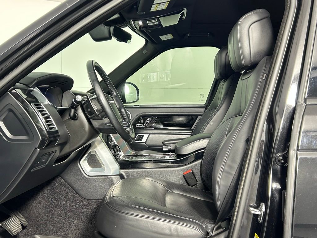 Used 2020 Land Rover Range Rover HSE image 32