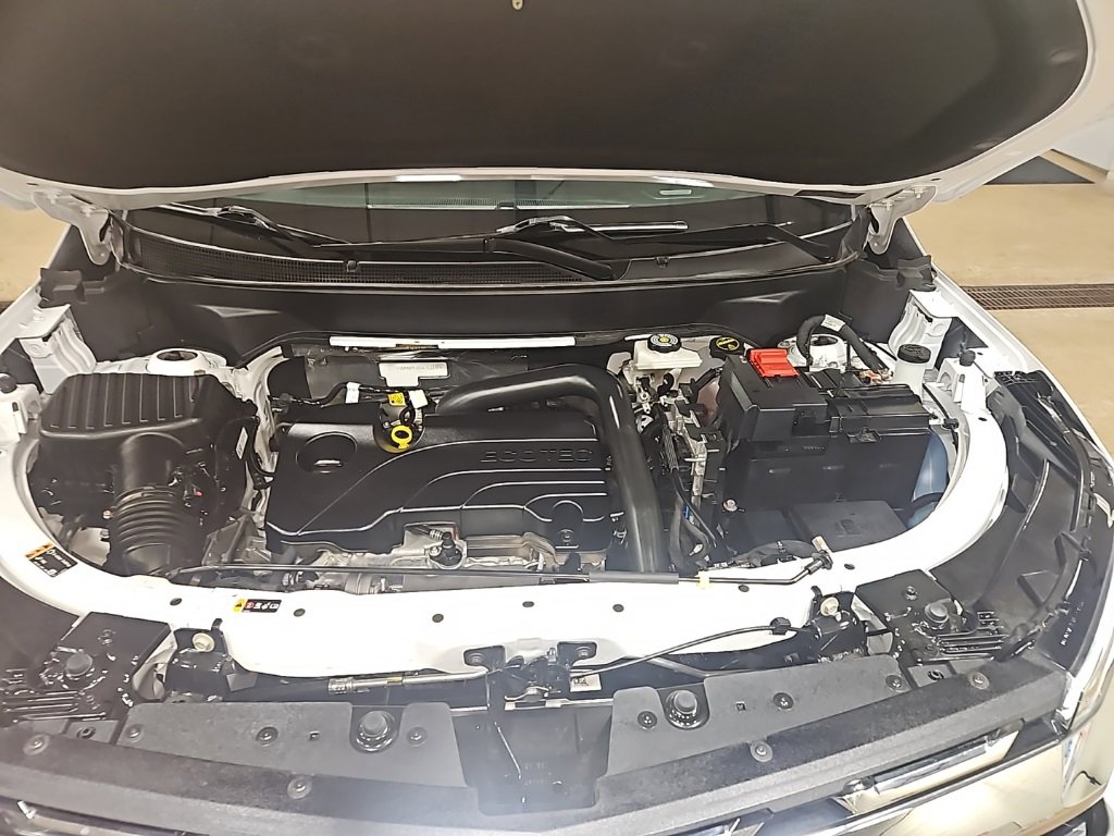 Used 2025 Chevrolet Equinox LT image 2