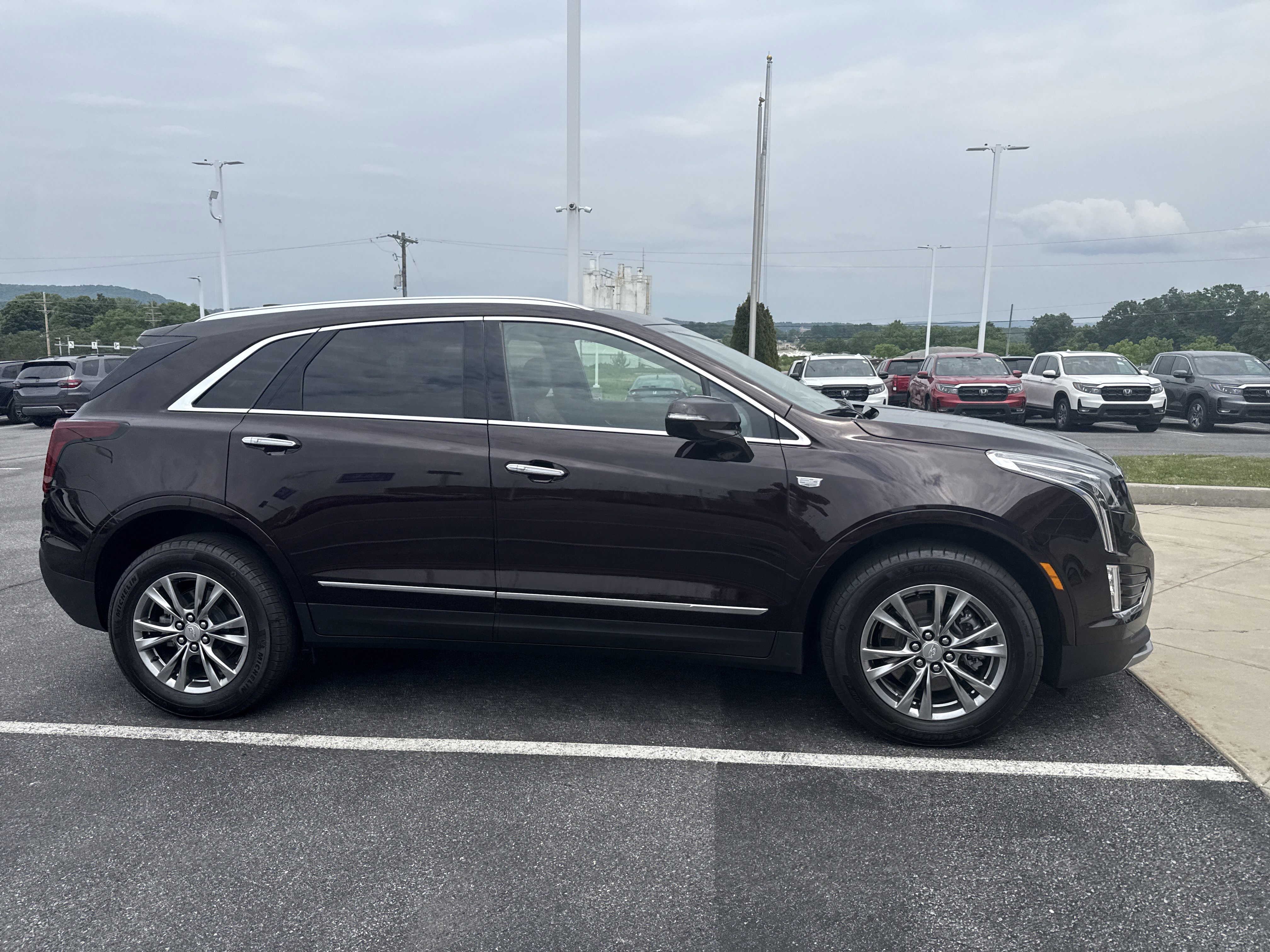 Used 2021 Cadillac XT5 Premium Luxury AWD/4WD image 2