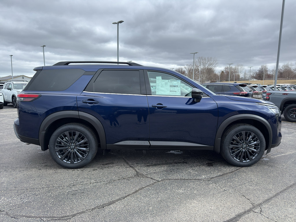 New 2026 Nissan Pathfinder SL image 4