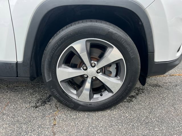 Used 2019 Jeep Cherokee Limited image 39