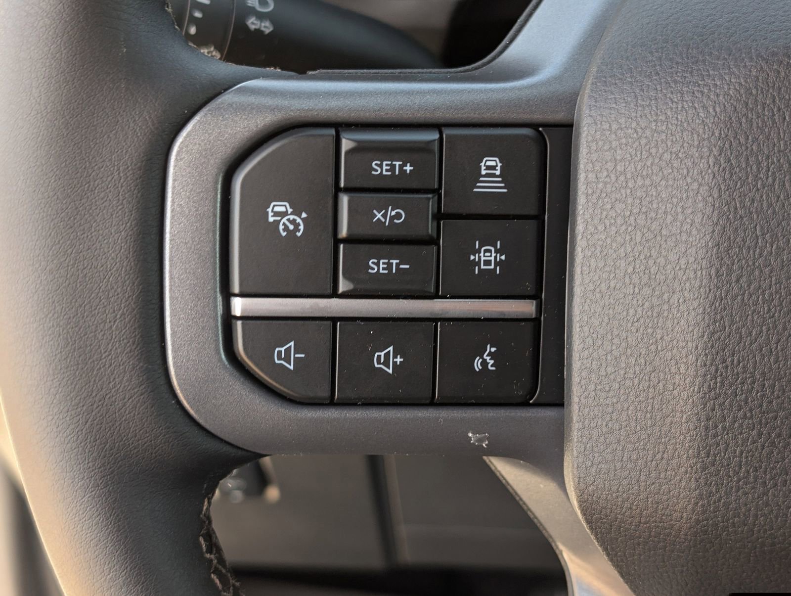 Used 2025 Ford F150 Lariat w/ Equipment Group 502A High image 25