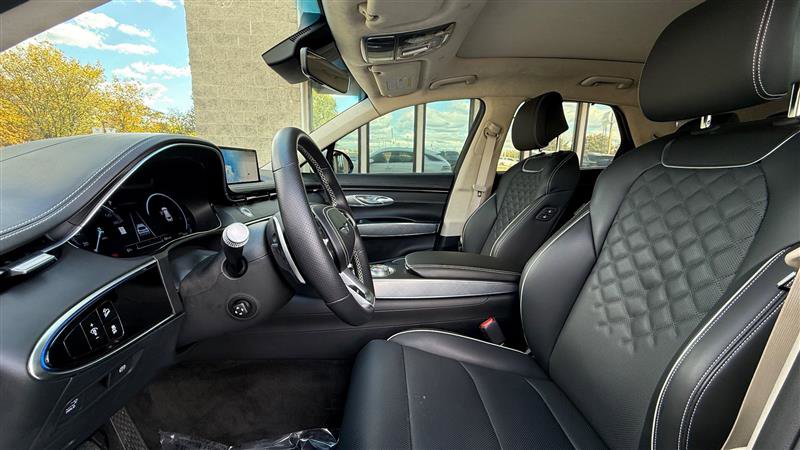 Used 2024 Genesis Electrified GV70 Advanced w/ Prestige Package image 9