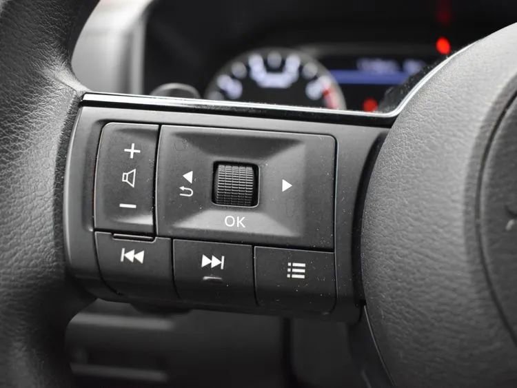 Used 2023 Nissan Rogue SV image 24