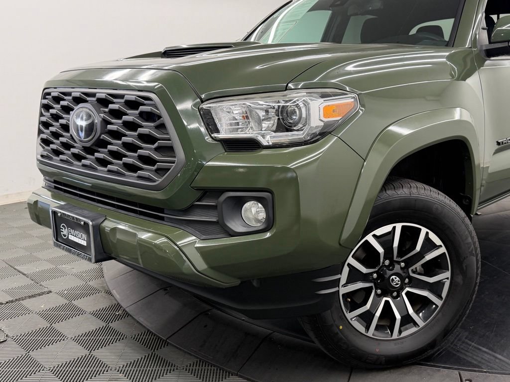 Used 2021 Toyota Tacoma TRD Sport w/ Technology Package RWD image 4