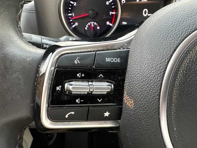Used 2024 Kia Carnival LX FWD image 17