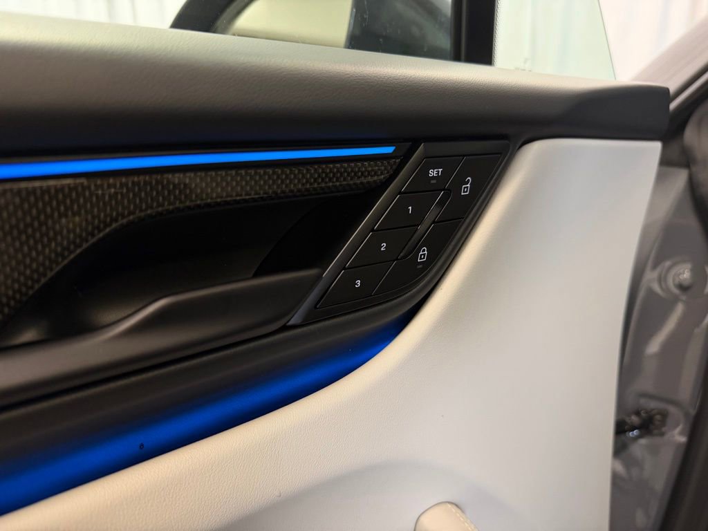 Certified 2025 Porsche Macan Turbo Electric image 8