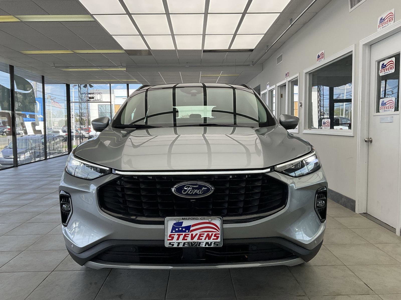 Used 2023 Ford Escape Platinum w/ Premium Technology Package AWD/4WD image 2