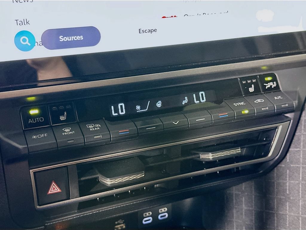Used 2025 Toyota Camry XLE FWD image 26