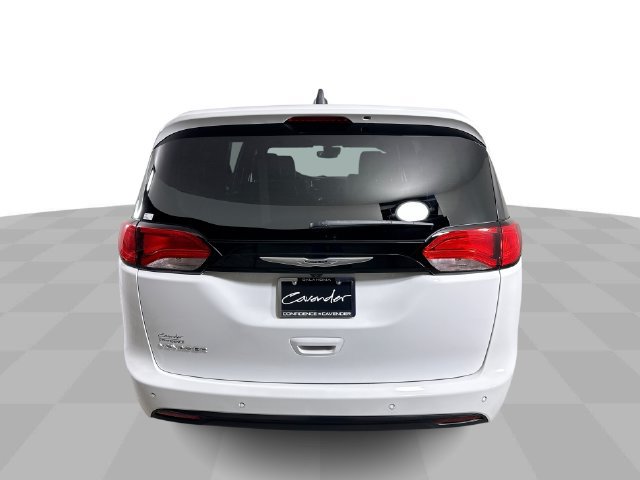 Used 2025 Chrysler Voyager LX FWD image 7