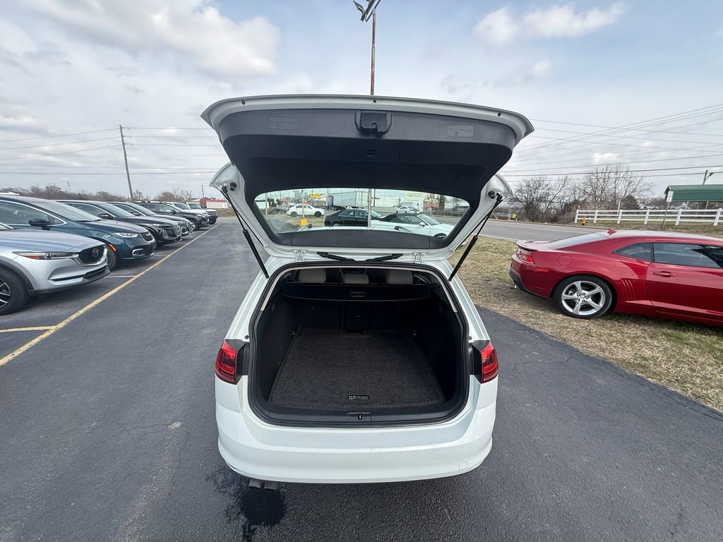 Used 2016 Volkswagen Golf S image 5