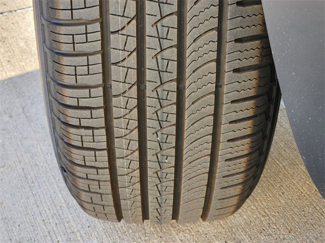 New 2024 Land Rover Defender 110 S image 11