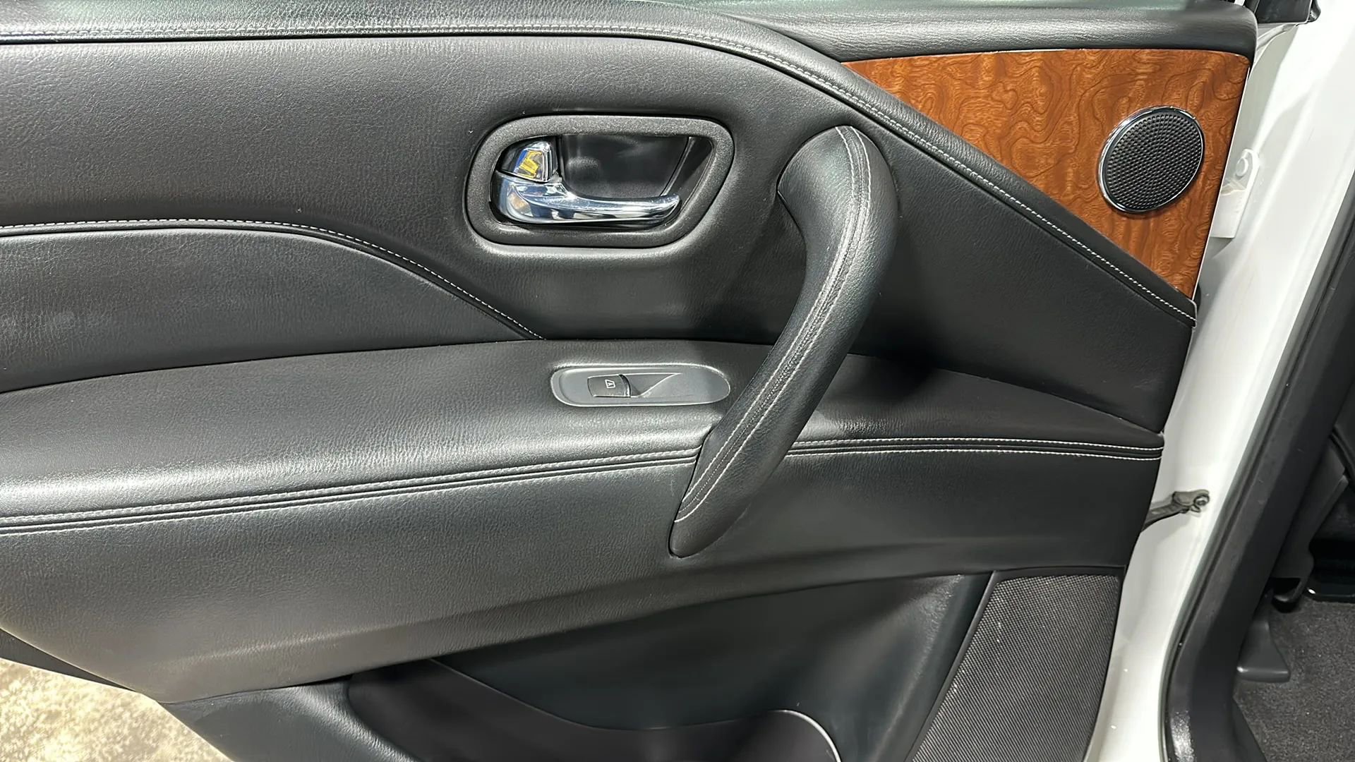 Used 2019 INFINITI QX80 Luxe w/ 22" Wheel Package image 12