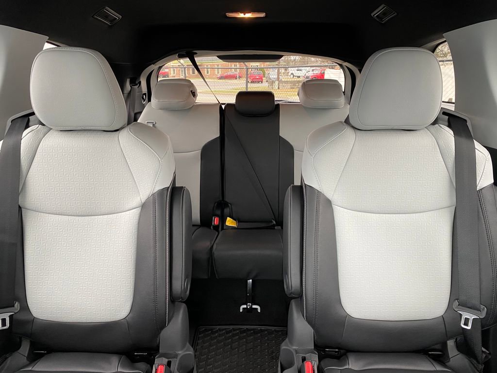 Used 2025 Toyota Sienna XSE image 29