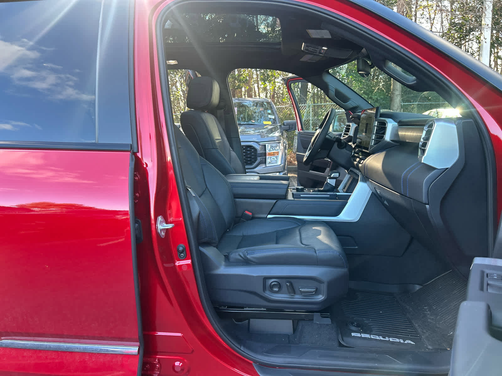 Used 2025 Toyota Sequoia Platinum image 12