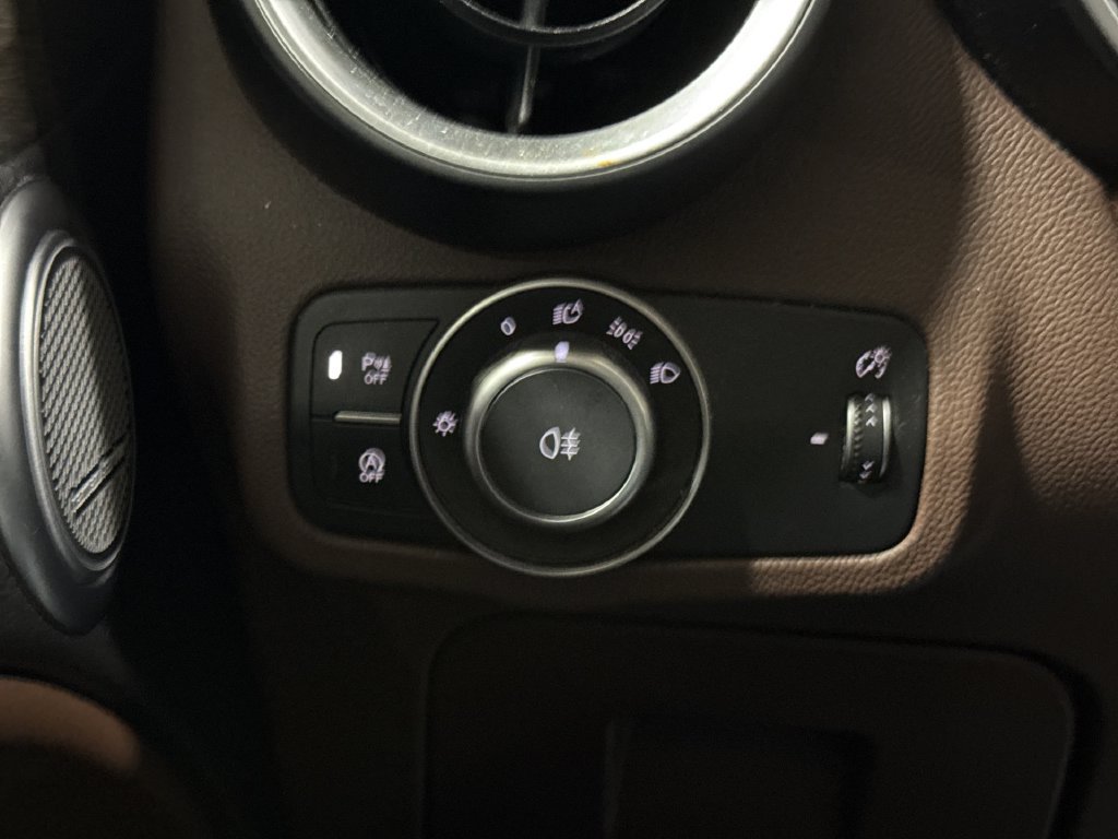 Used 2018 Alfa Romeo Stelvio Ti w/ TI Performance Package AWD/4WD image 19