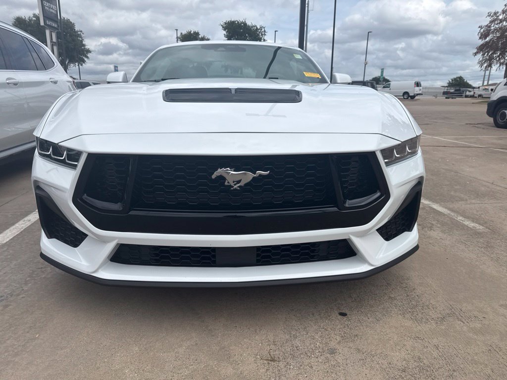 Used 2024 Ford Mustang GT Premium RWD image 3