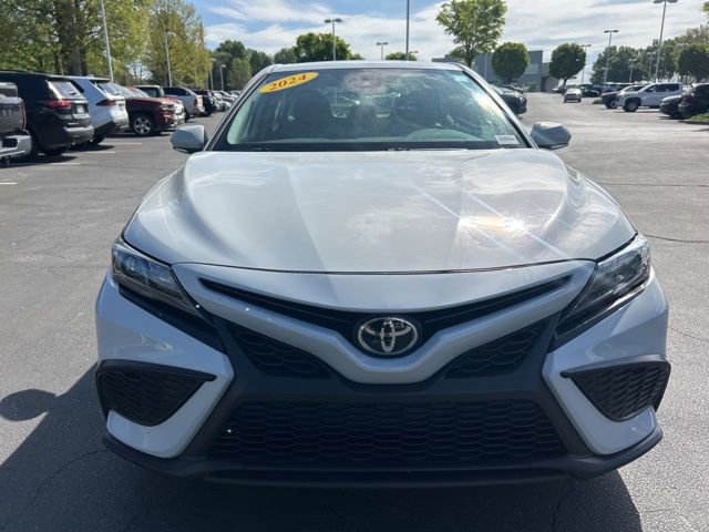 Used 2024 Toyota Camry SE image 2