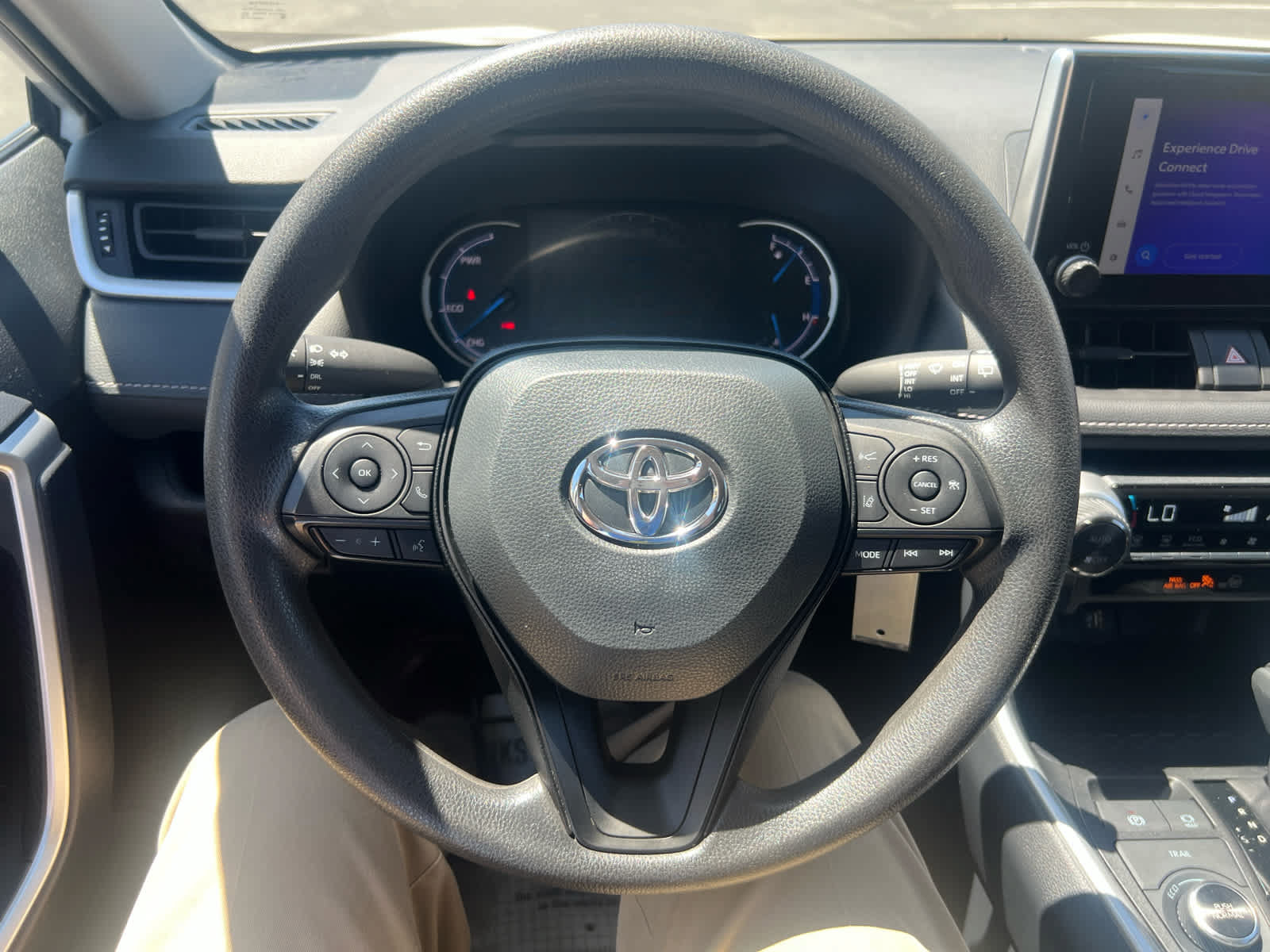 Certified 2025 Toyota RAV4 LE AWD/4WD image 14