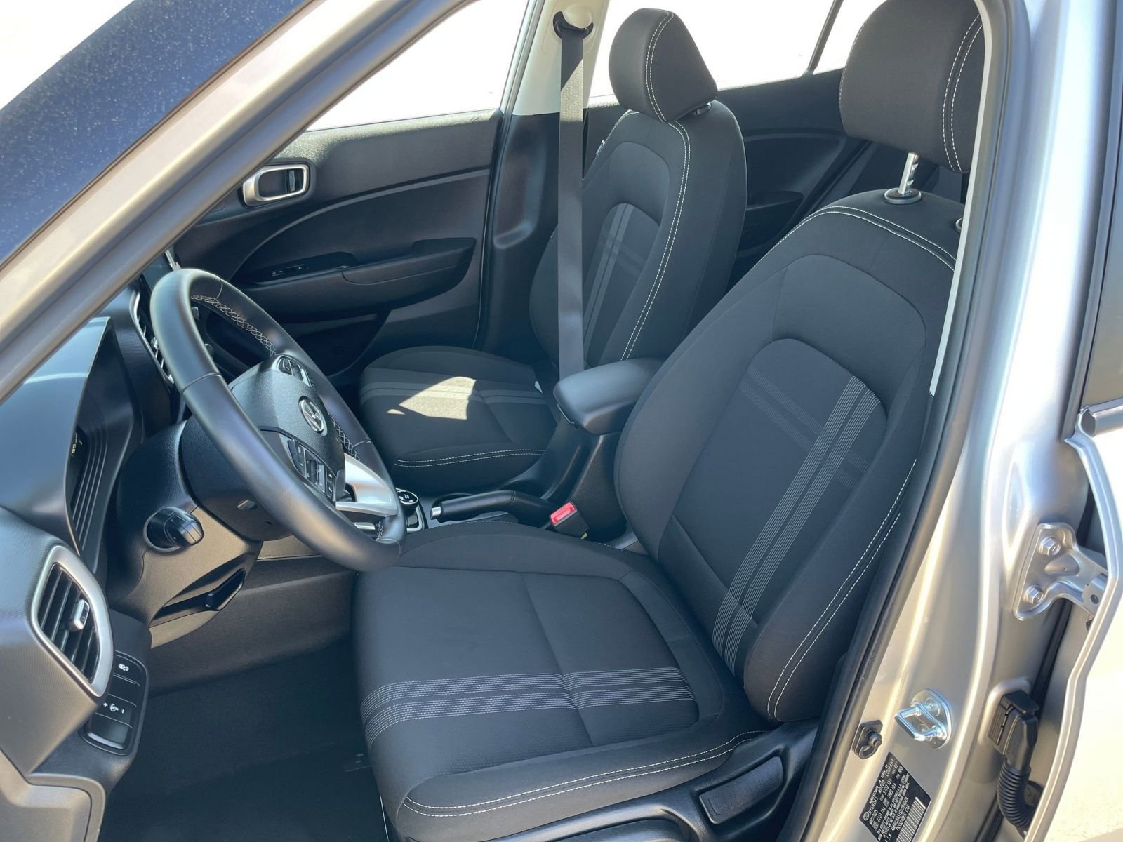 Used 2025 Hyundai Venue SEL image 37