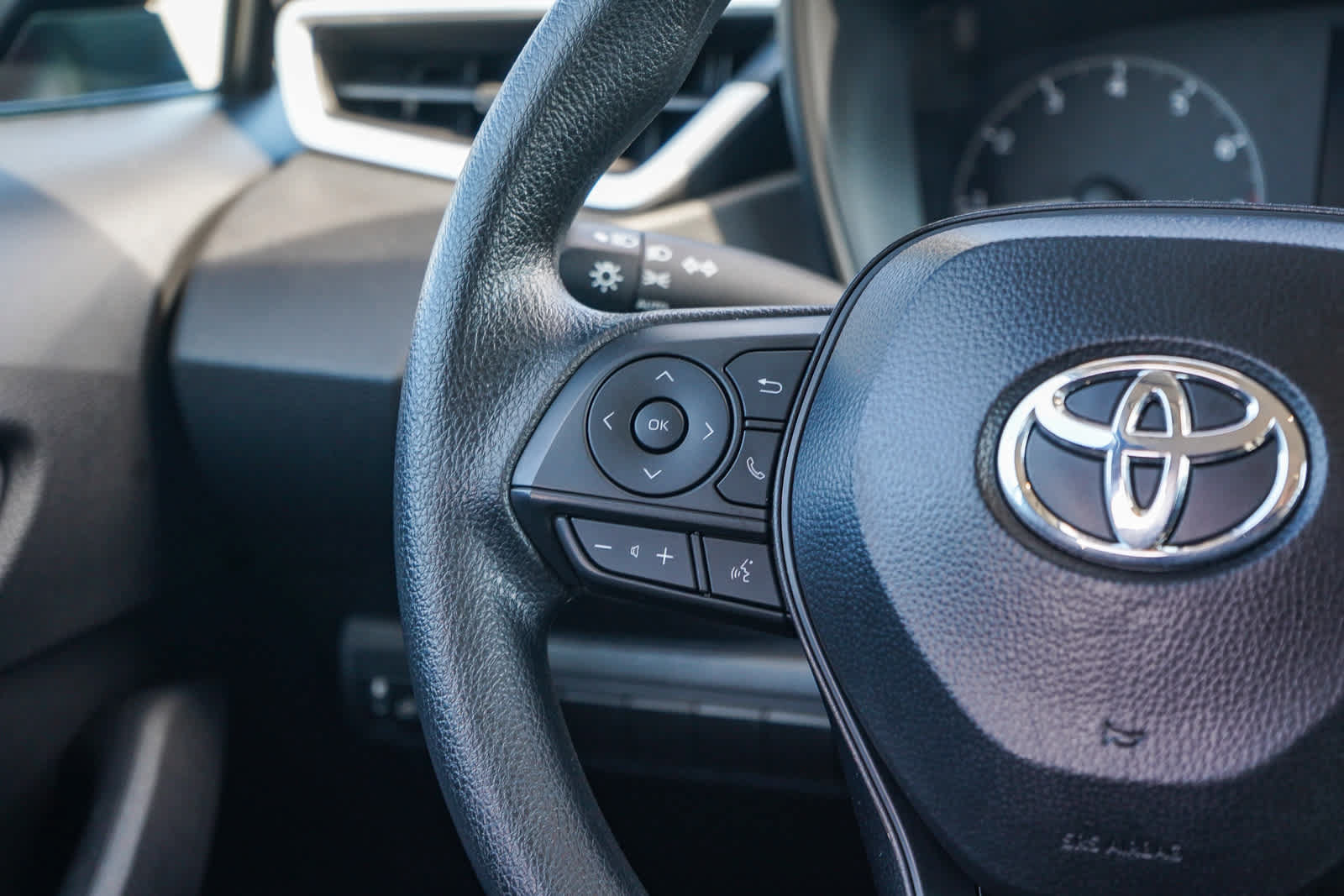 Certified 2025 Toyota Corolla LE FWD image 18