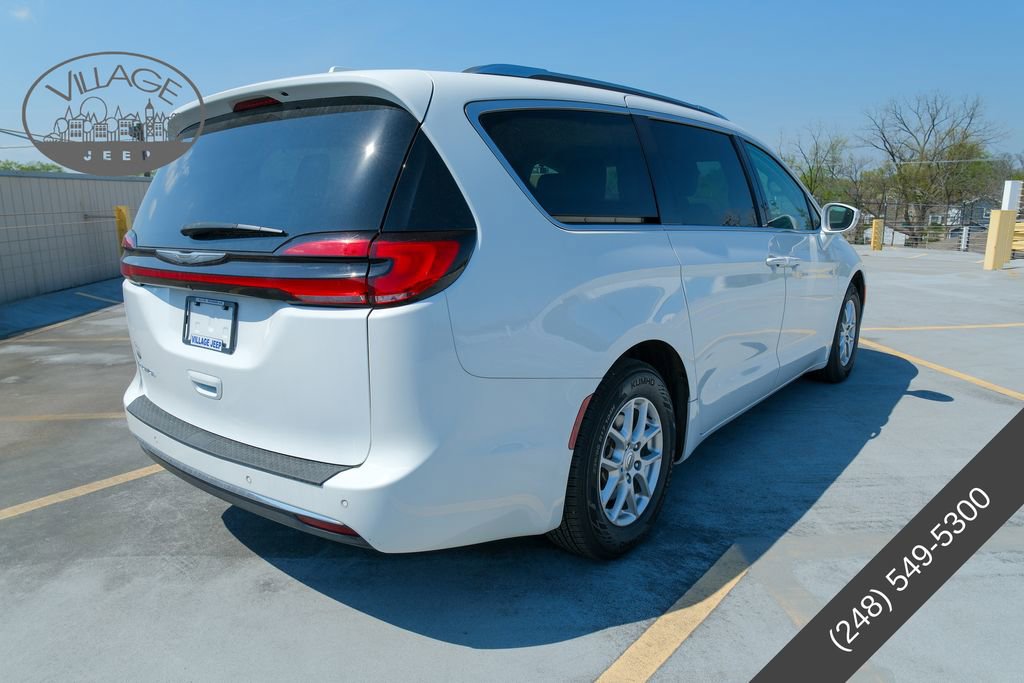 Used 2021 Chrysler Pacifica Touring-L FWD image 3