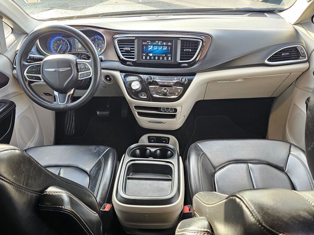 Used 2021 Chrysler Voyager Lxi image 14