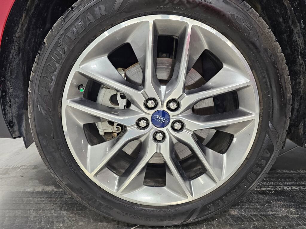 Used 2017 Ford Edge Titanium w/ Equipment Group 302A AWD/4WD image 10