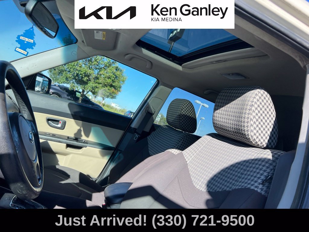 Used 2012 Kia Soul ! FWD image 11