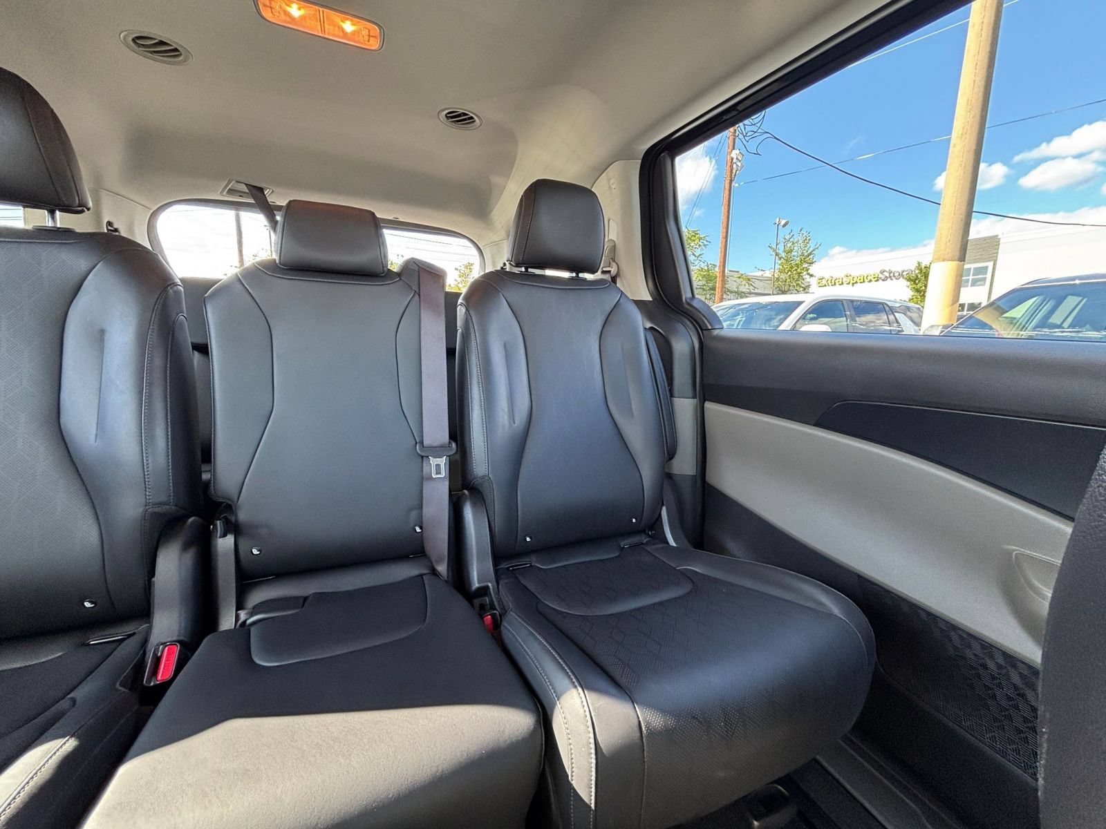Used 2026 Kia Carnival FWD image 34