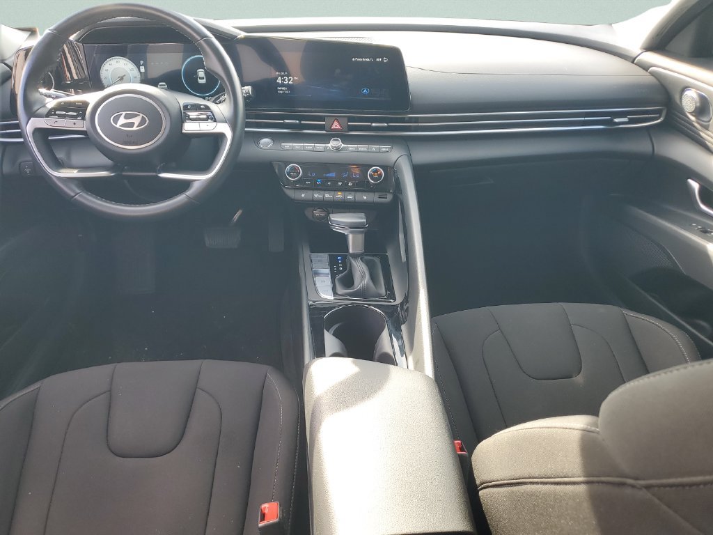 Used 2024 Hyundai Elantra SEL w/ Convenience Package FWD image 11