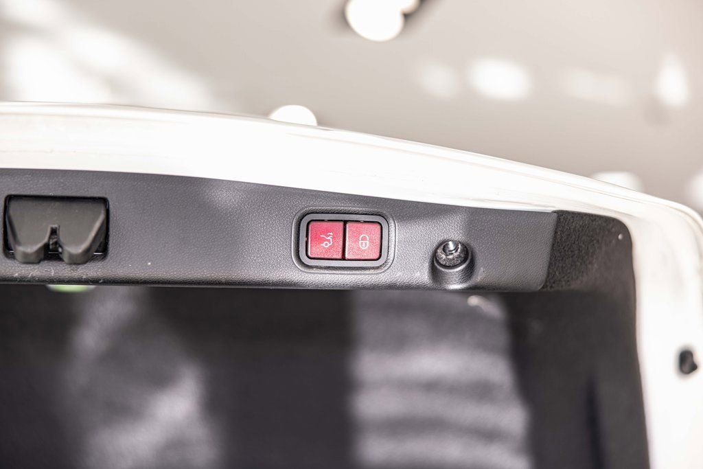 Used 2018 Mercedes-Benz E 400 4MATIC Sedan image 18