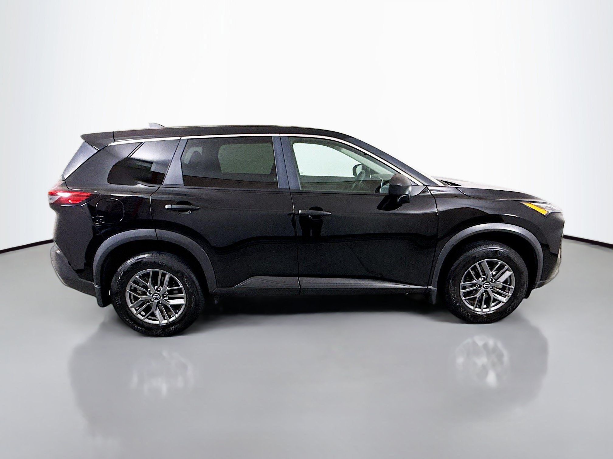 Used 2023 Nissan Rogue S AWD/4WD image 8
