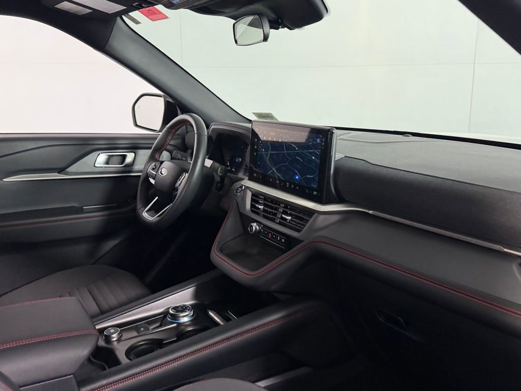 Used 2025 Ford Explorer ST-Line w/ ST-Line Street Pack image 32