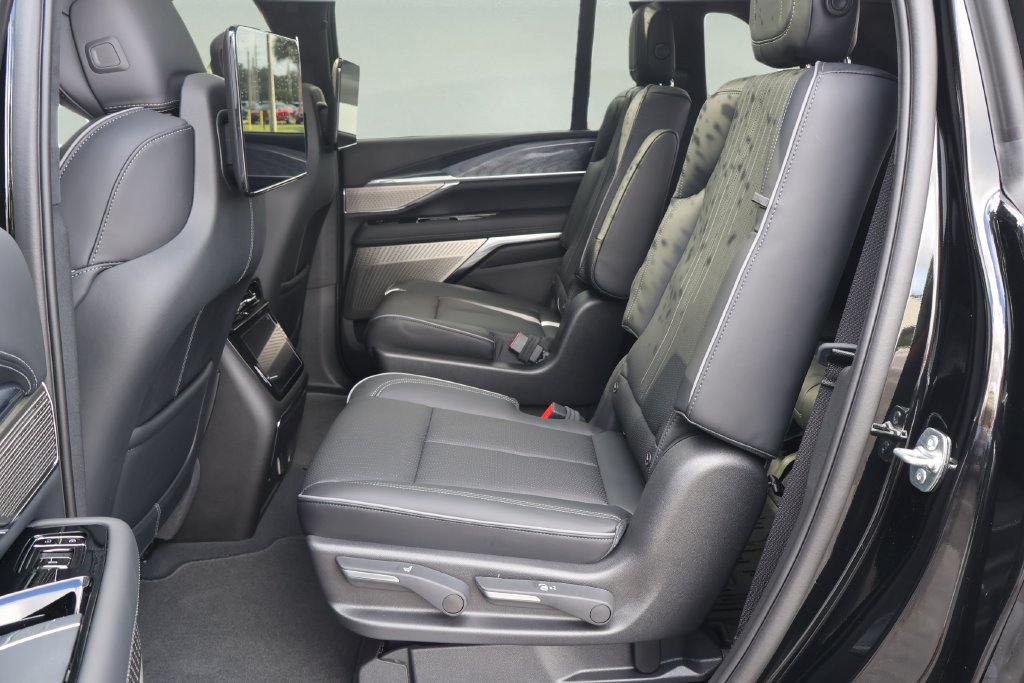 New 2026 Cadillac Escalade IQ Luxury 2 w/ LPO, Floor Liner Package AWD/4WD image 11