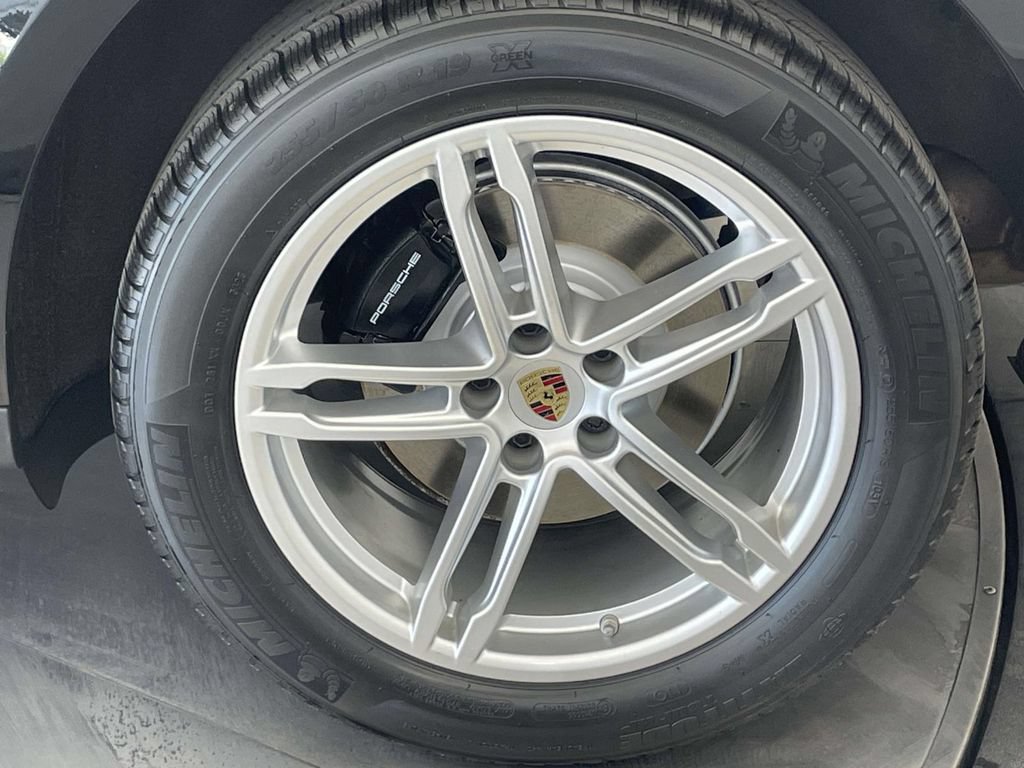 Certified 2023 Porsche Macan AWD/4WD image 12