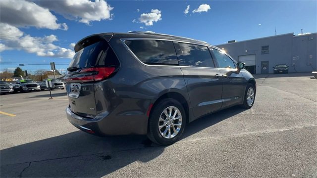 Used 2021 Chrysler Pacifica Touring-L w/ Uconnect Theater Family Group image 8