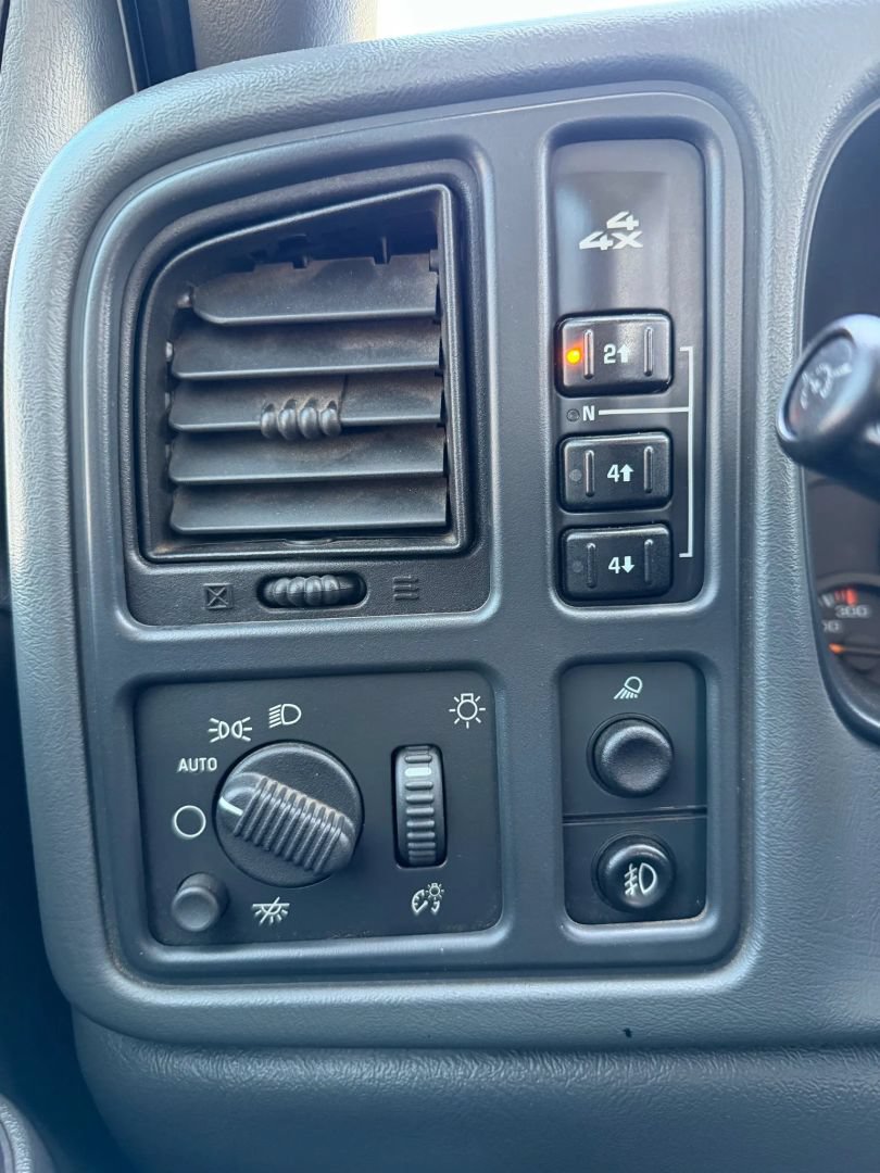 Used 2004 Chevrolet Silverado 3500 4x4 Crew Cab w/ Heavy-Duty Power Package image 18