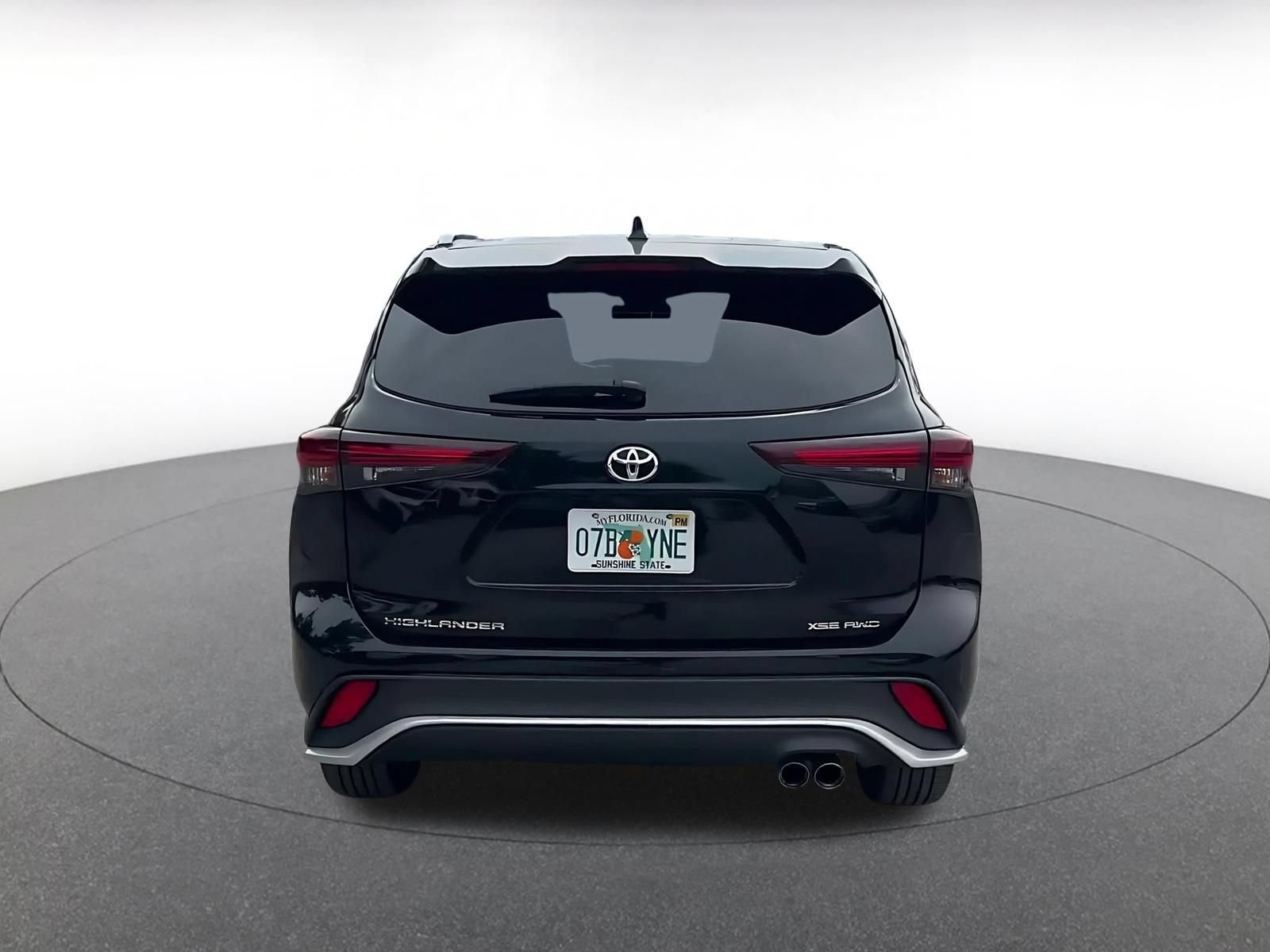 Used 2025 Toyota Highlander XSE AWD/4WD image 12