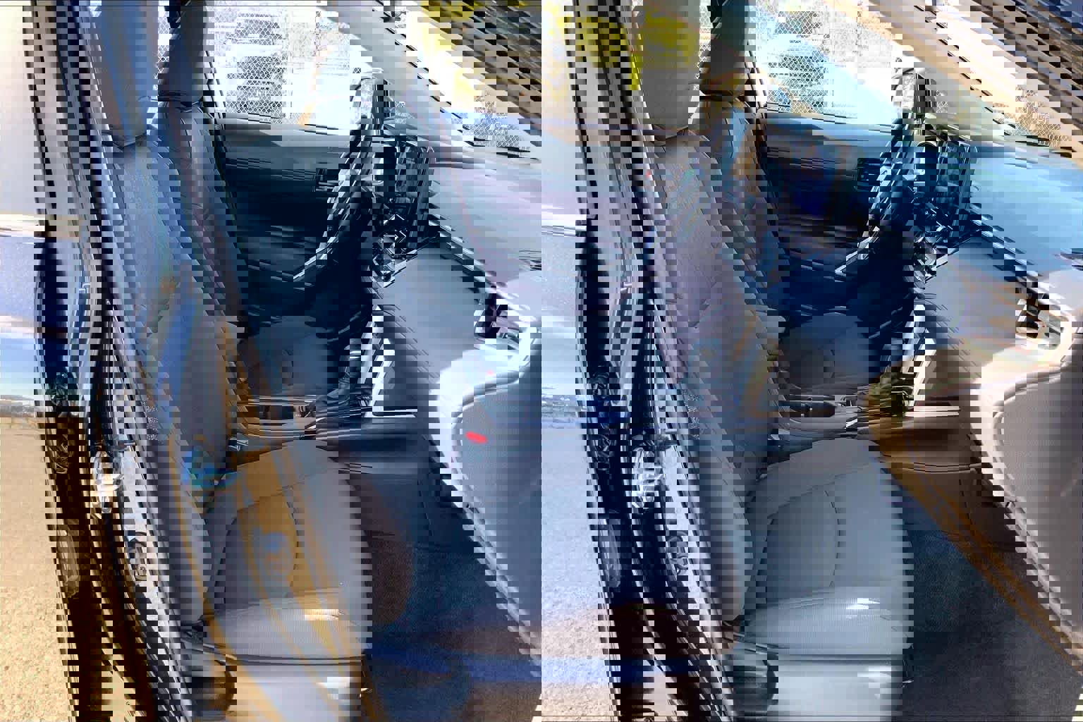 Used 2025 Toyota Corolla Cross LE image 8