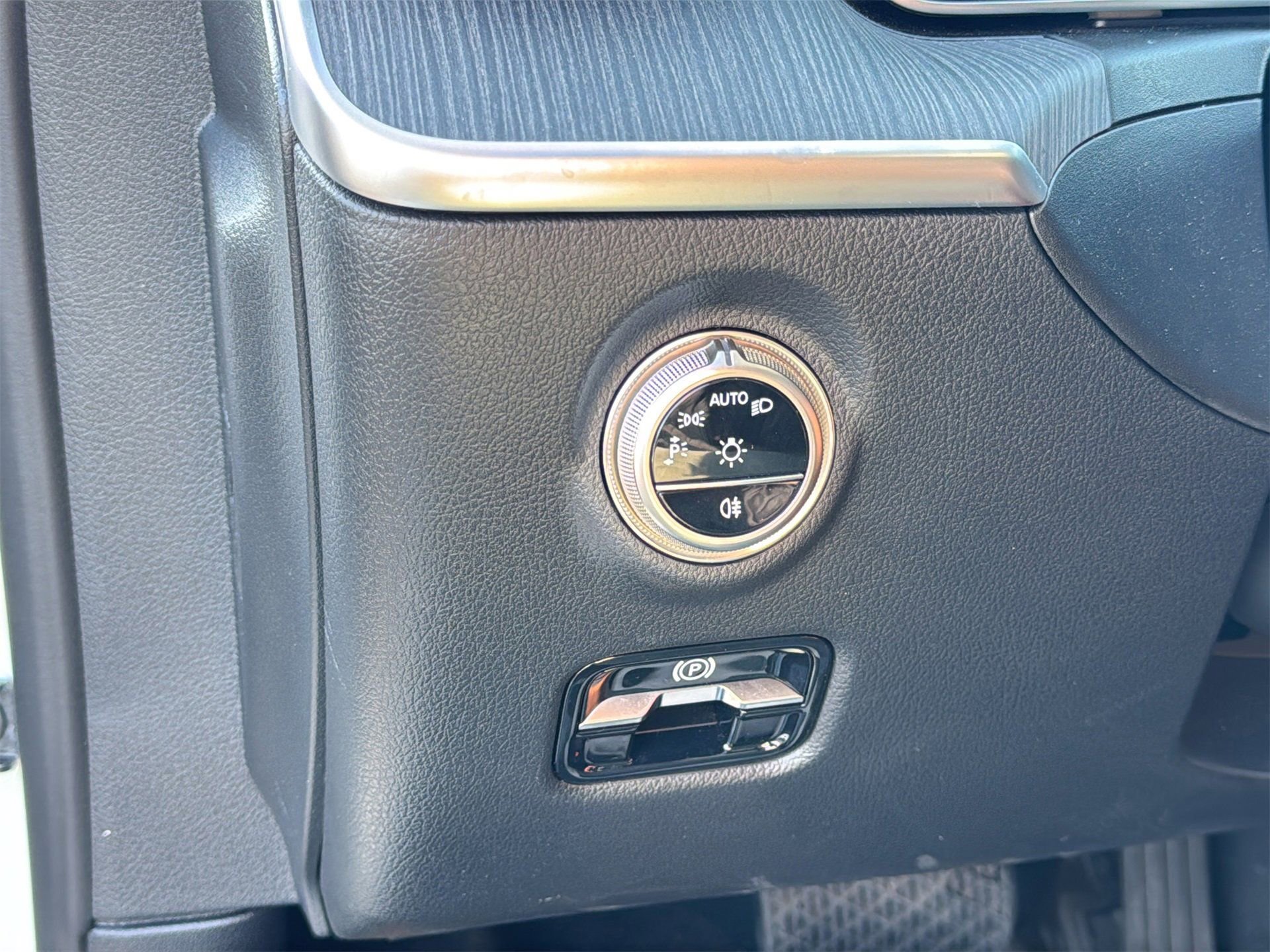 Certified 2025 Mercedes-Benz C 300 Sedan image 19