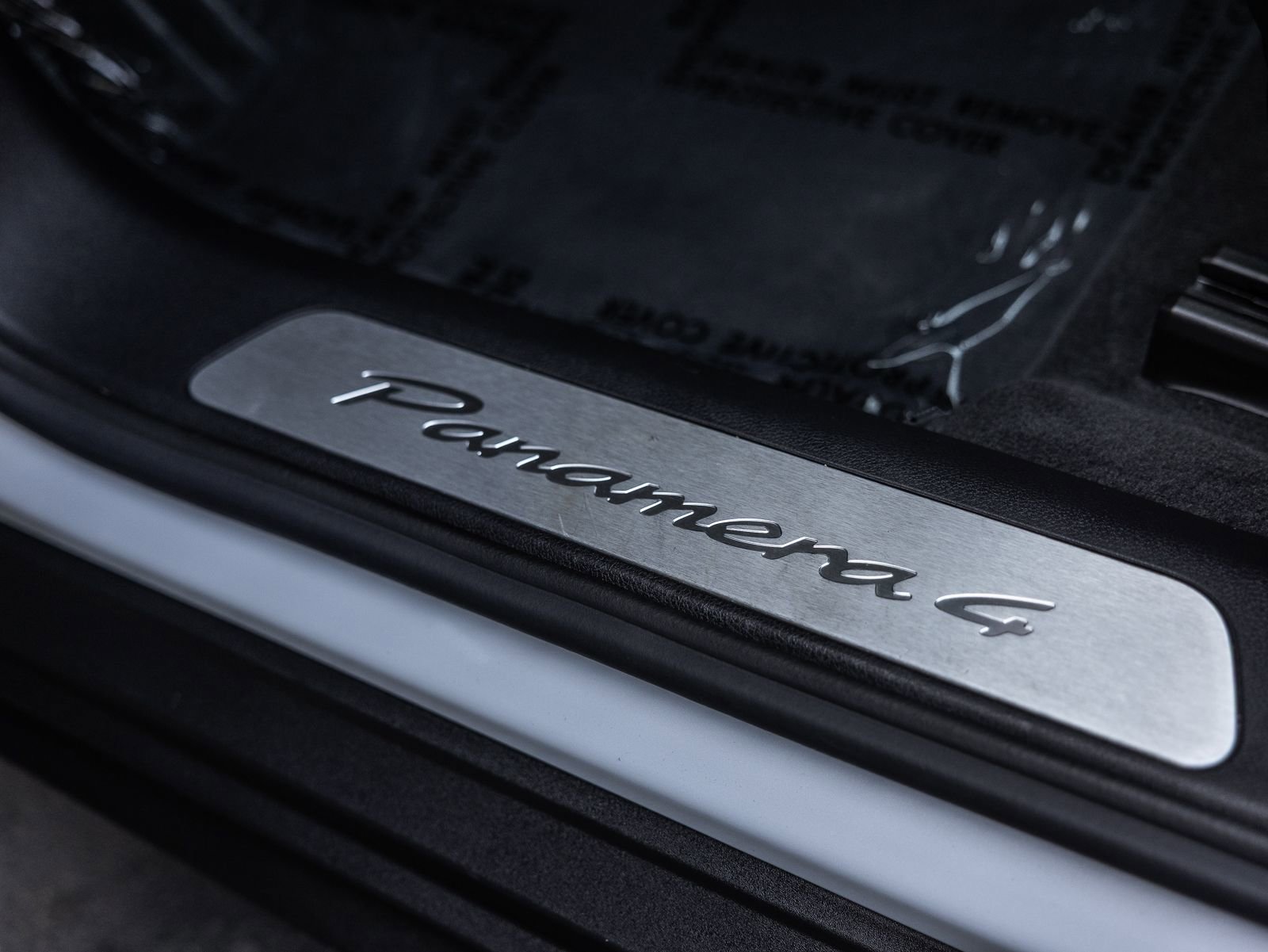 Certified 2025 Porsche Panamera 4 image 21