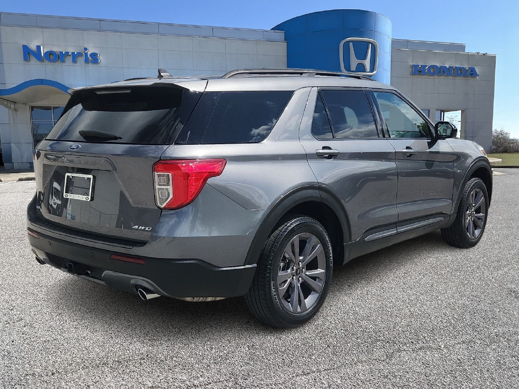 Used 2024 Ford Explorer XLT w/ Equipment Group 202A AWD/4WD image 4